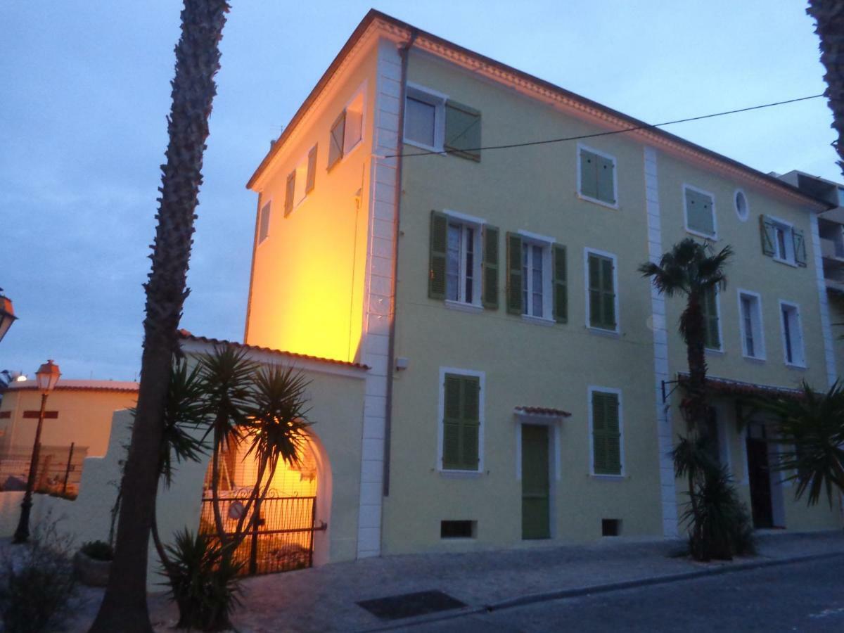Hotel L'Ilot Fleuri Le Lavandou Zewnętrze zdjęcie